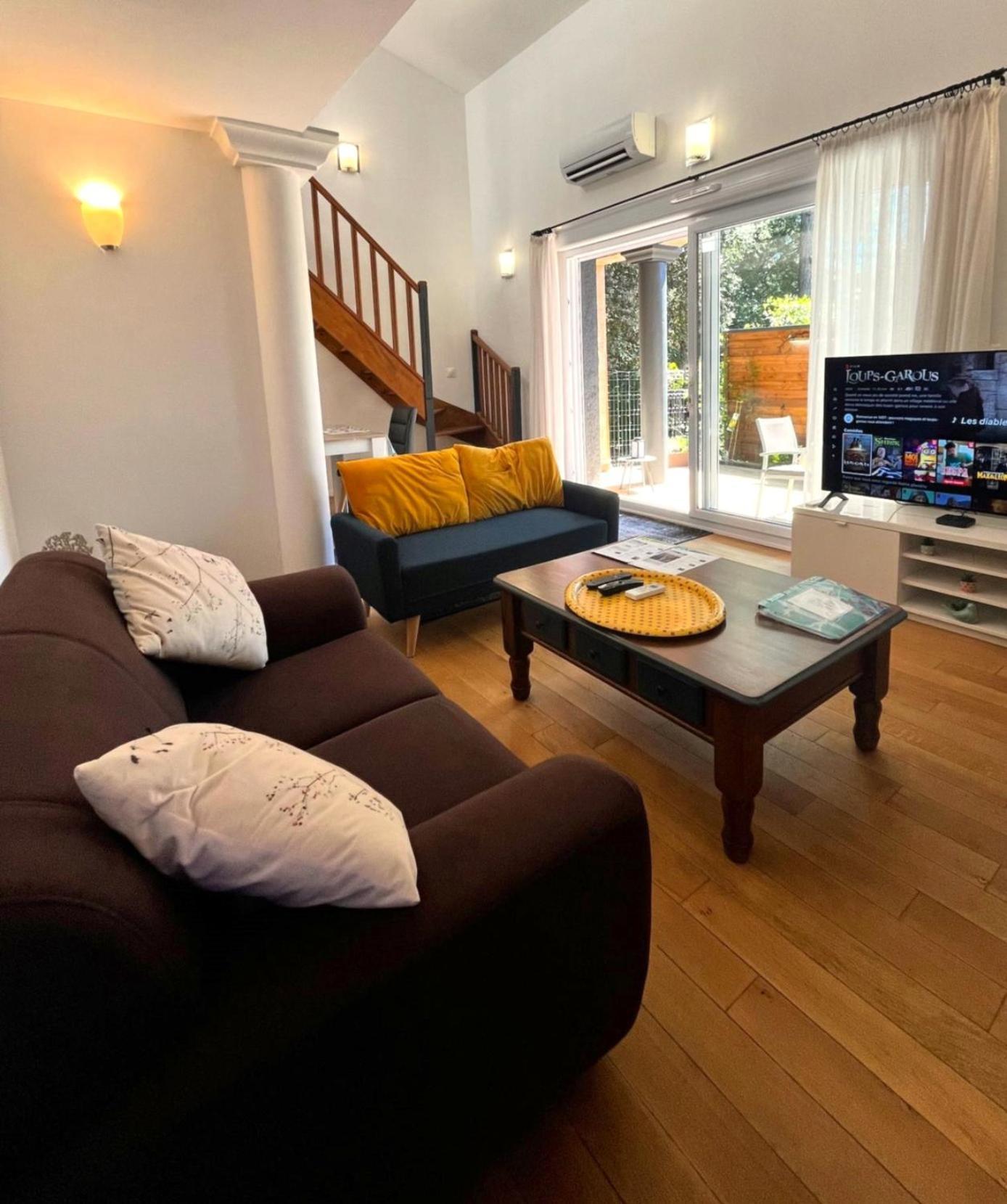 Spacieuse Dependance Duplex 50 M2 Classe 3 Etoiles Sans Vis-a-vis *